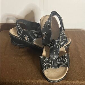😄Clarks Velcro close sandals adjustable 10W